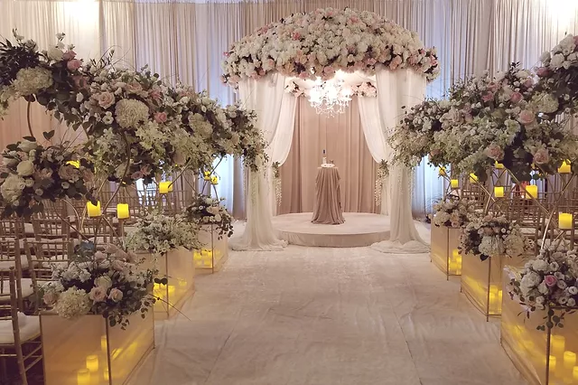 Gallery ceremony decor