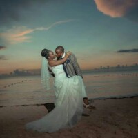 Groom and Bride Kissing Picture 02